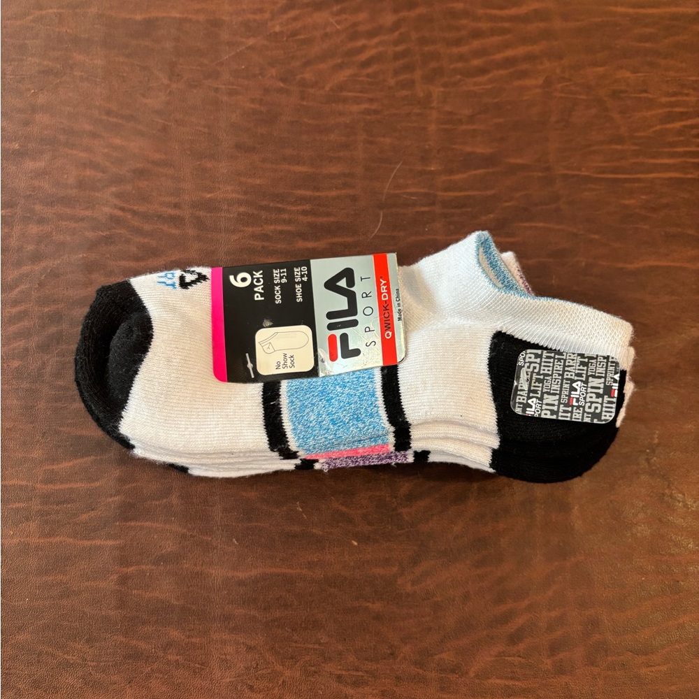 NWT-Fila White Black Ankle Socks Hosiery